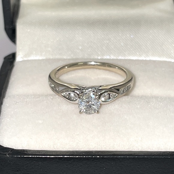 Solid 14K White Gold Natural Round Cut Diamond Solitaire Engagement Vintage Ring - Picture 7 of 17